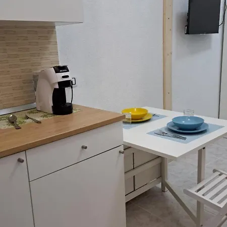 アパート Little House ヴァスト