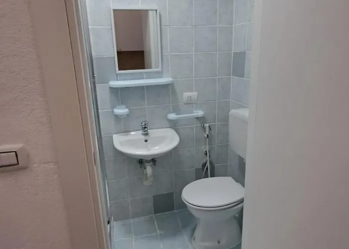 Little House * ואסטו