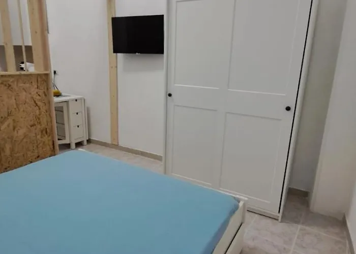 Little House ואסטו